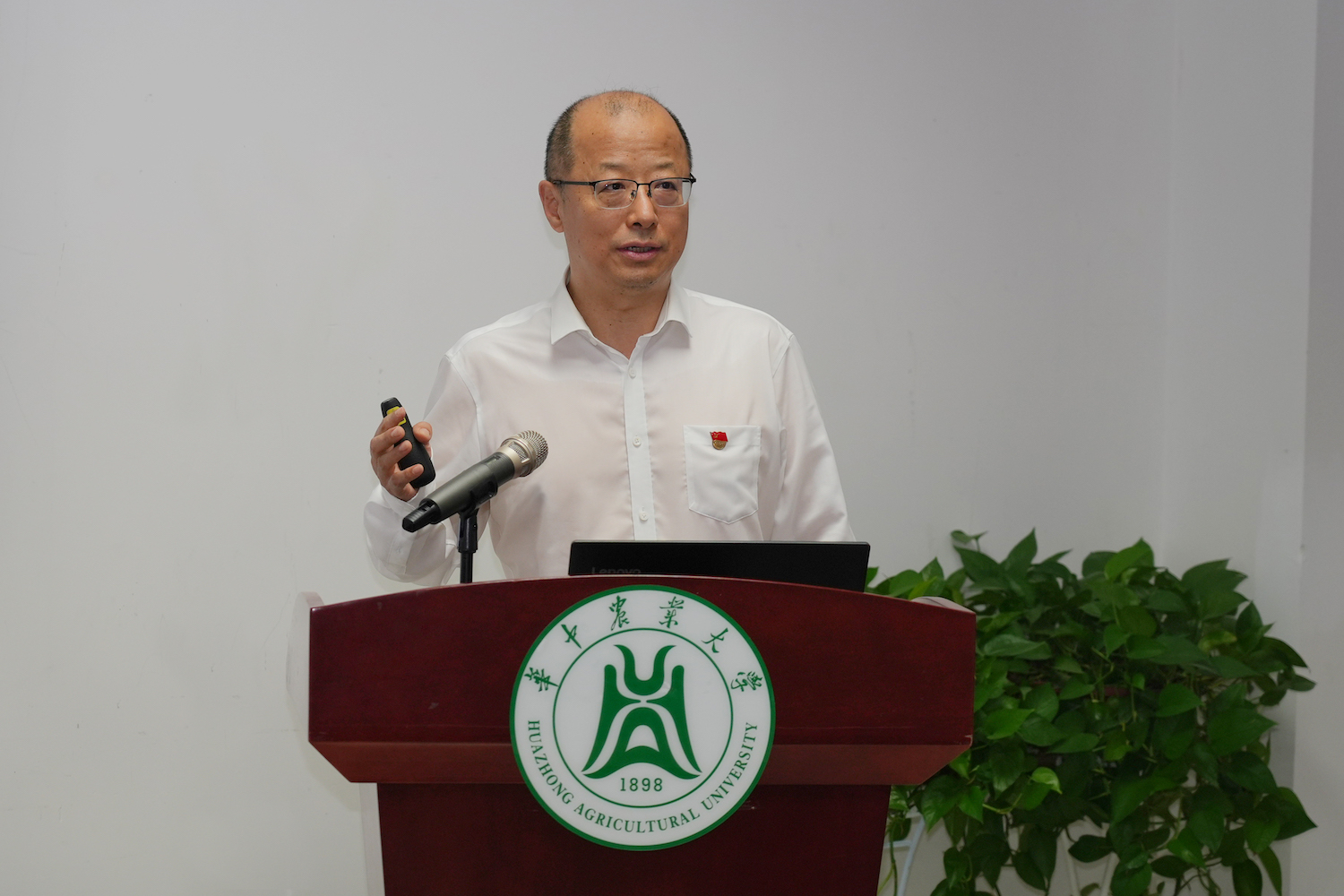 李召虎讲党课(记者 晏华华 摄)