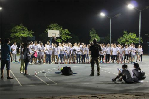 15.研究生夏令营活动也开始了。