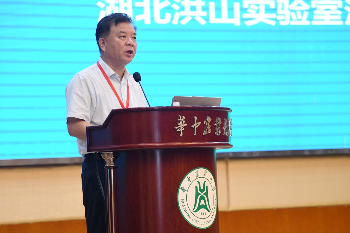 1 华中农业大学党委副书记、副校长、洪山实验室法人代表姚江林主持(通讯员 徐行 摄)
