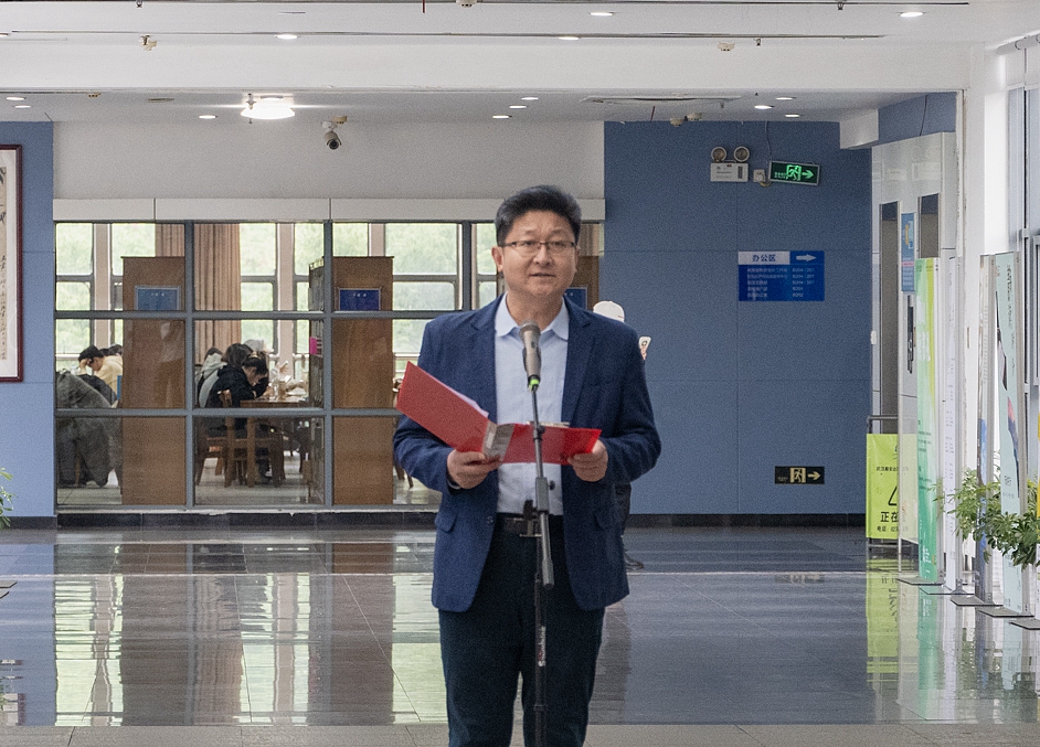 主持人宣布开幕式开始(学通社记者 高言曦 摄)-2_副本