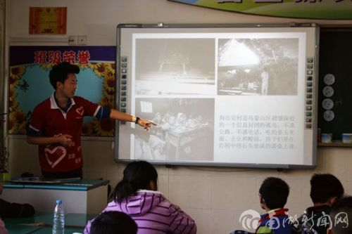孙伟为同学们讲解徐本禹的事迹
