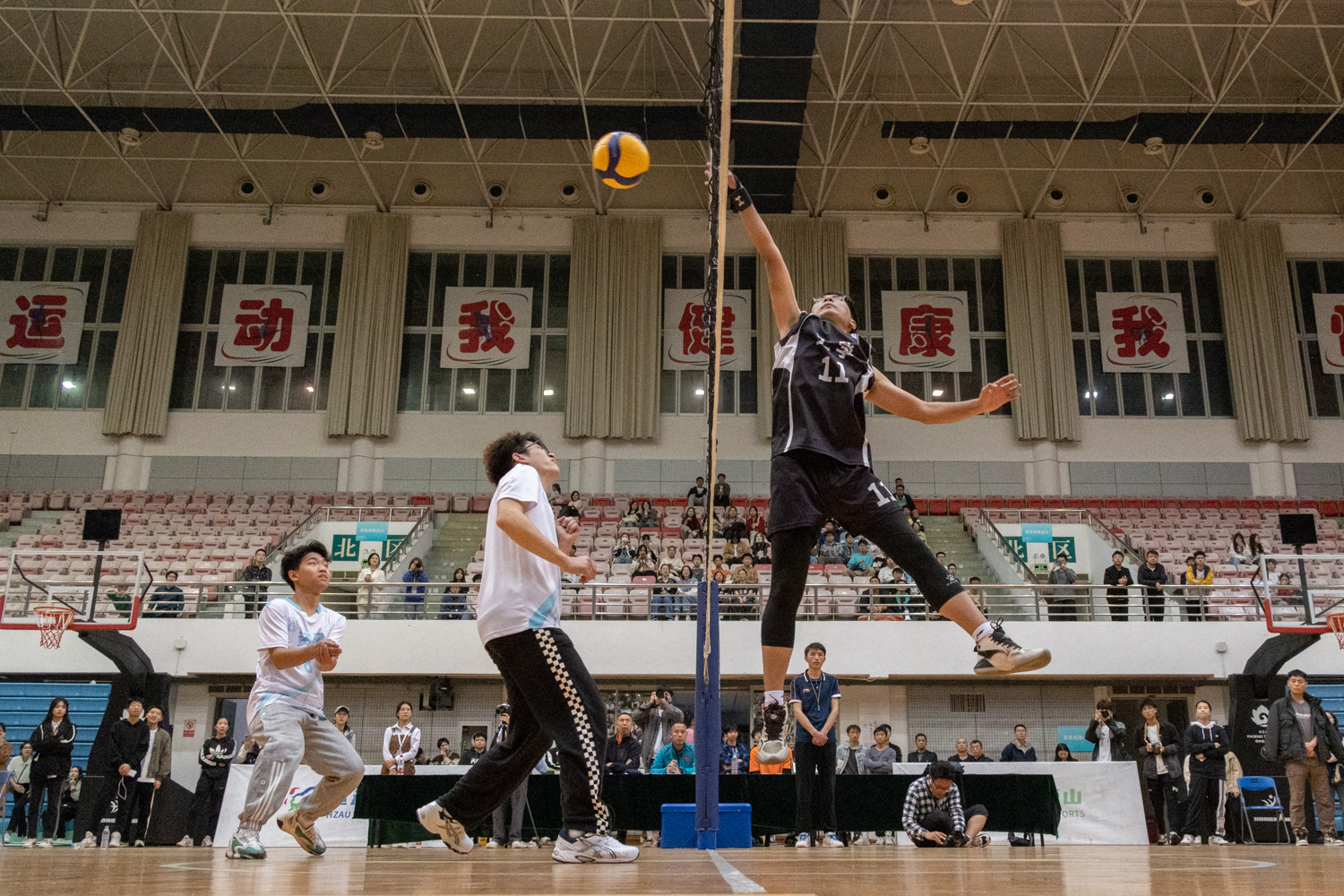 工学院飞跃击球(学通社记者 李佳怡 摄)-5