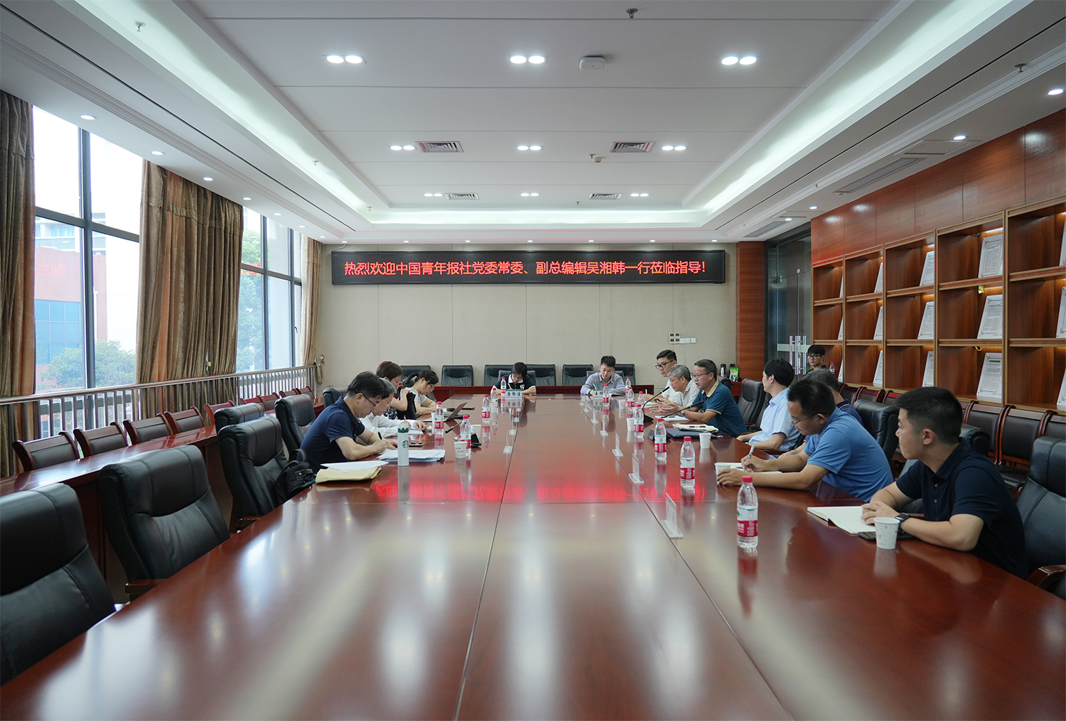吴湘韩一行与柑橘产业体系师生座谈(记者 晏华华 摄)