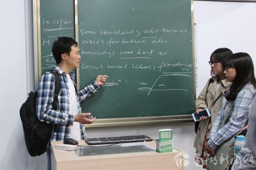 刘昌胜课后和助教交流