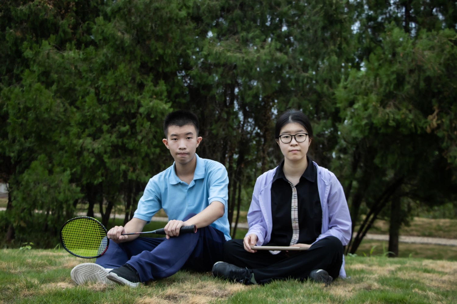 兄妹俩在华农校园中合影。 贾胤华 摄