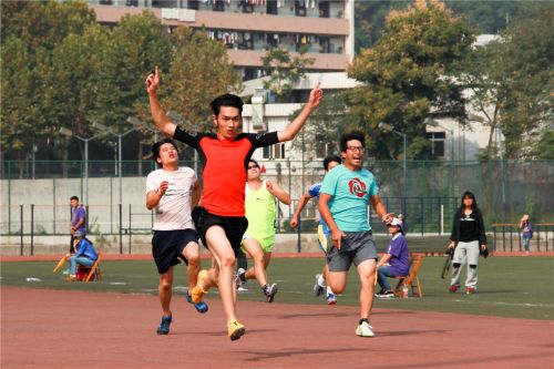 4.百米冲刺，王者风范