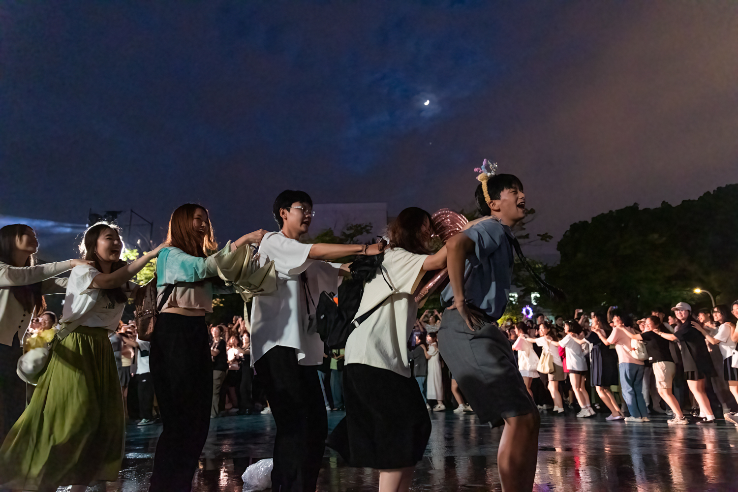 月下兔子舞（学通社记者 周全 摄）