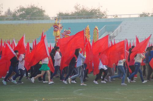 早操时间的舞狮队