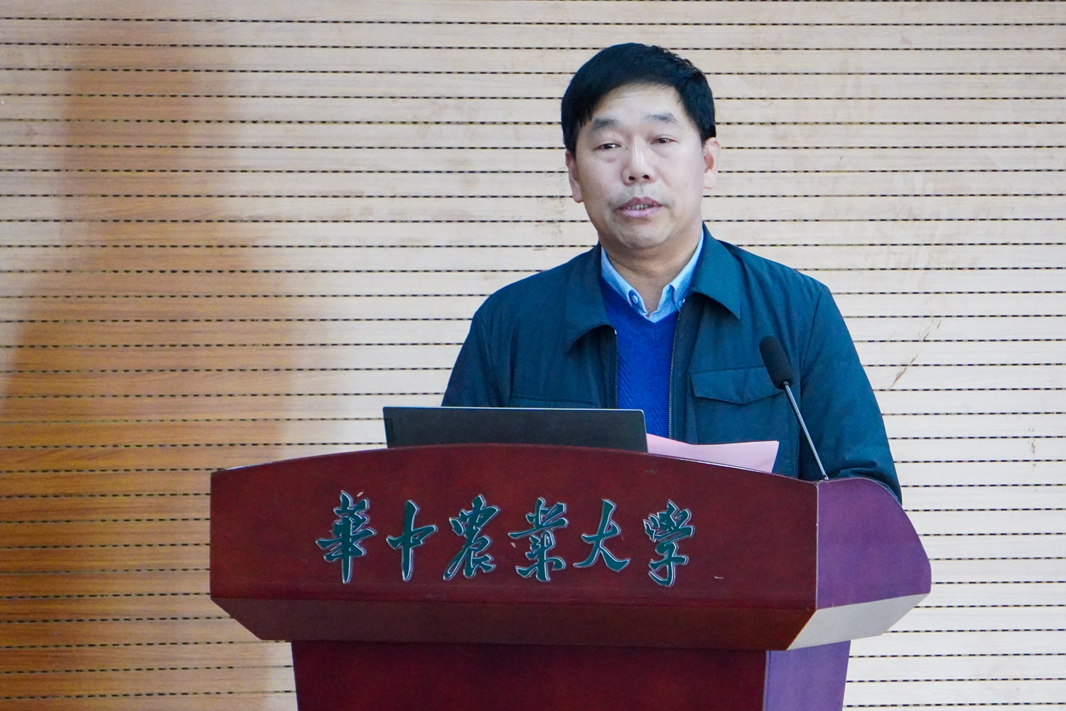 向德平致辞(学通社记者 程嘉瑶 摄)