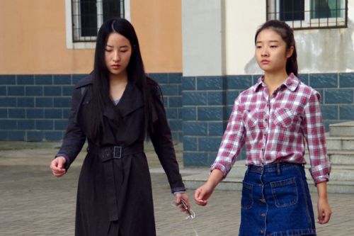 礼仪队同学进行行走锻炼