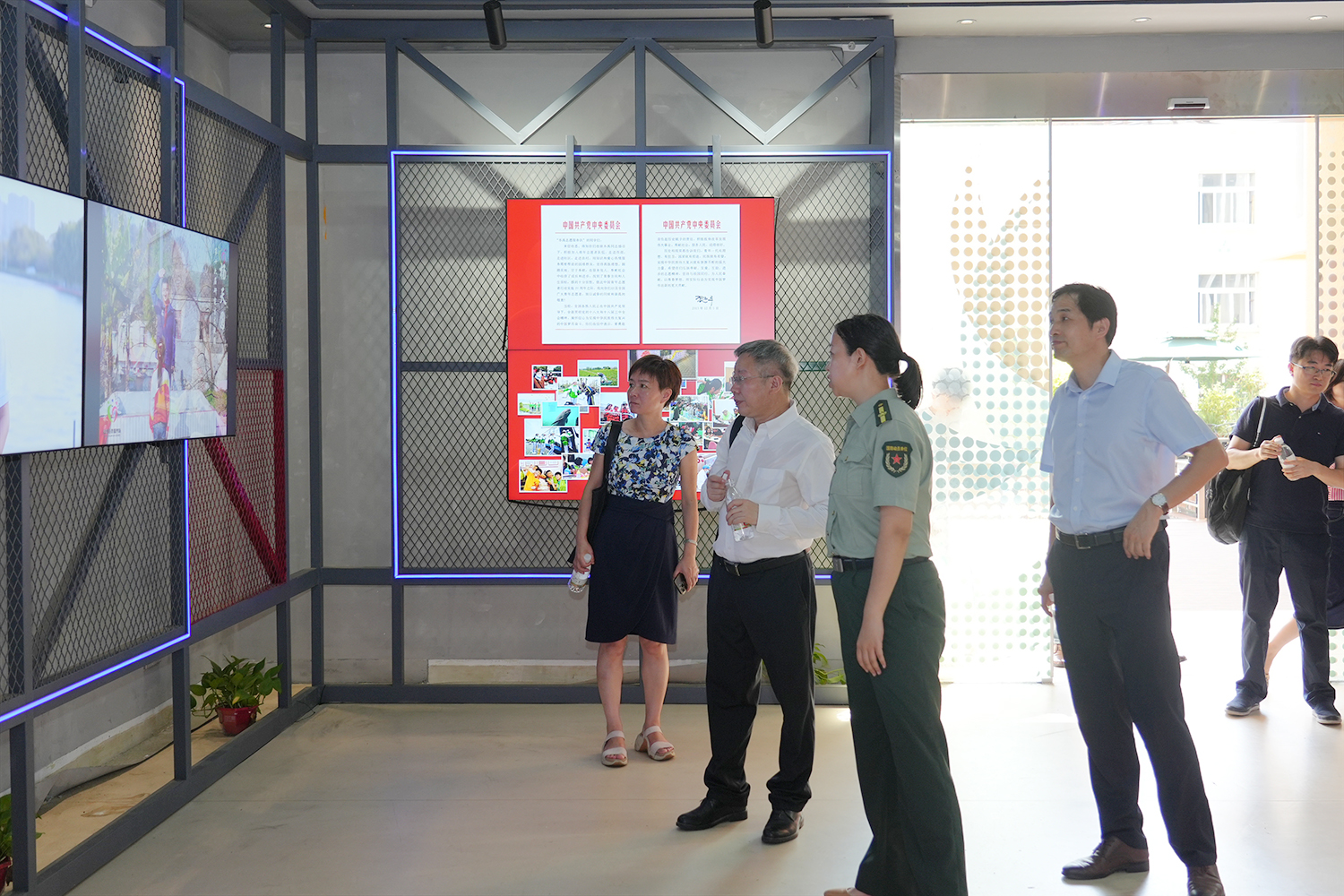 吴湘韩一行调研荟园学生社区