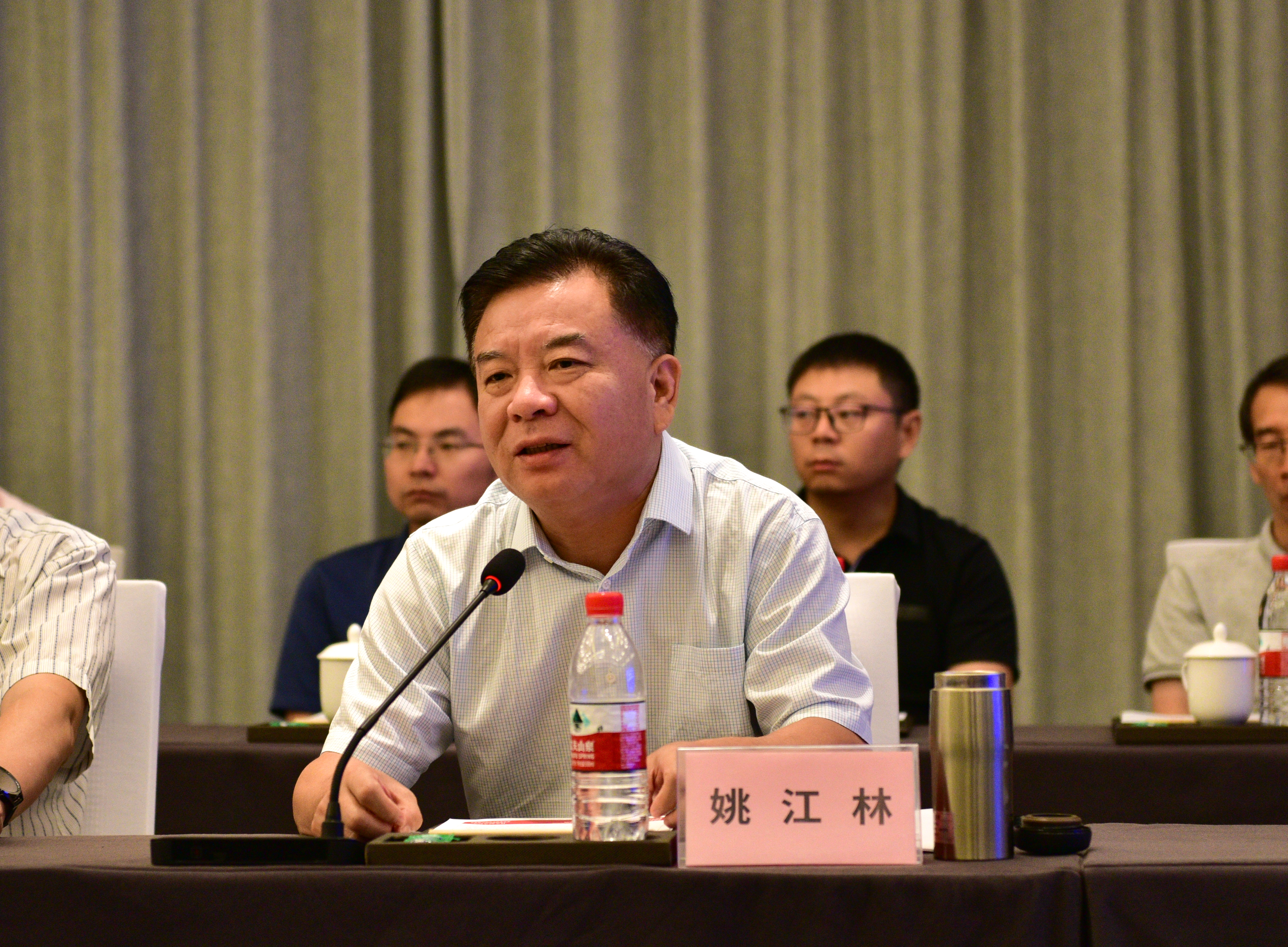 校党委副书记、副校长姚江林致辞(记者 吴晗 摄)