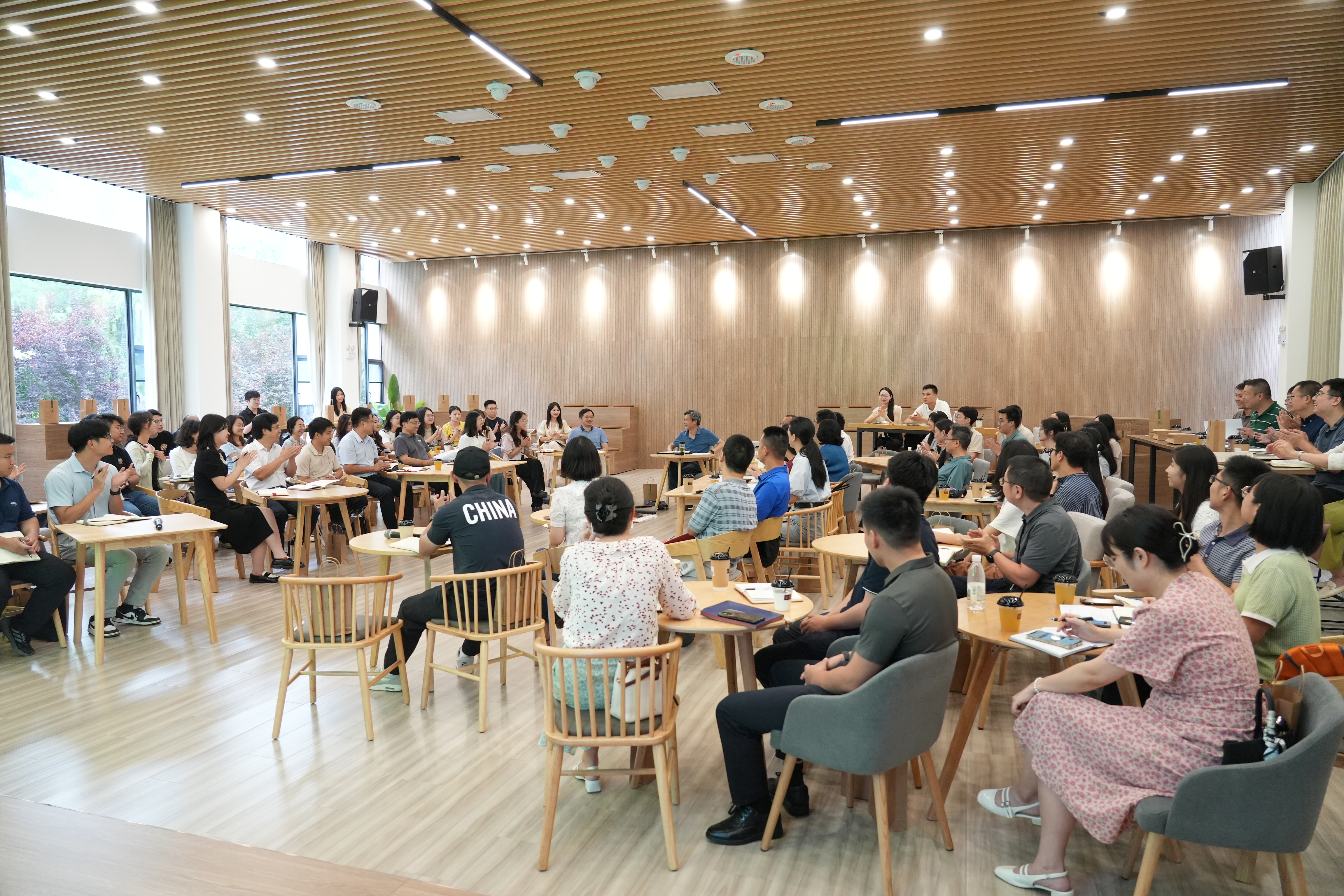 会议全景(晏华华 摄)