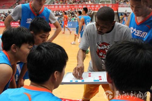 博格斯为学生布置战术