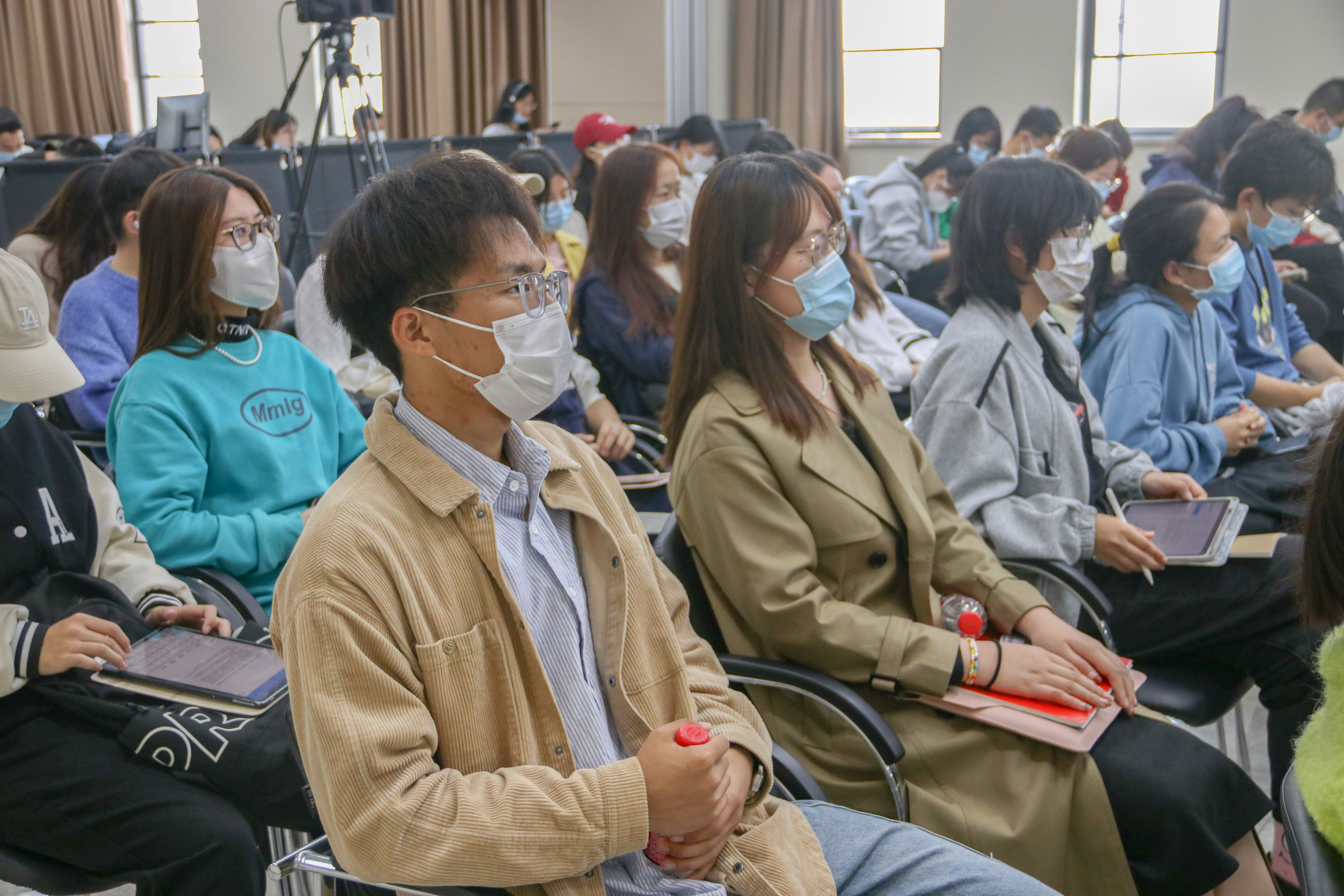 现场观众(段丁华摄) (1)