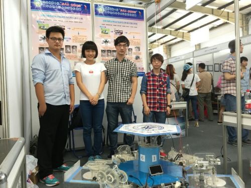 1.白洋(左二)与项目组成员合影