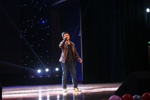 歌手大赛冠军演唱父亲