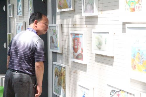外出参观小学
