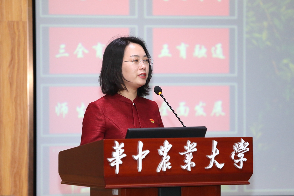 1200 文法学院陈丽老师作分享(通讯员 侯国涛 摄)