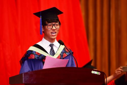 4本科毕业生代表发言