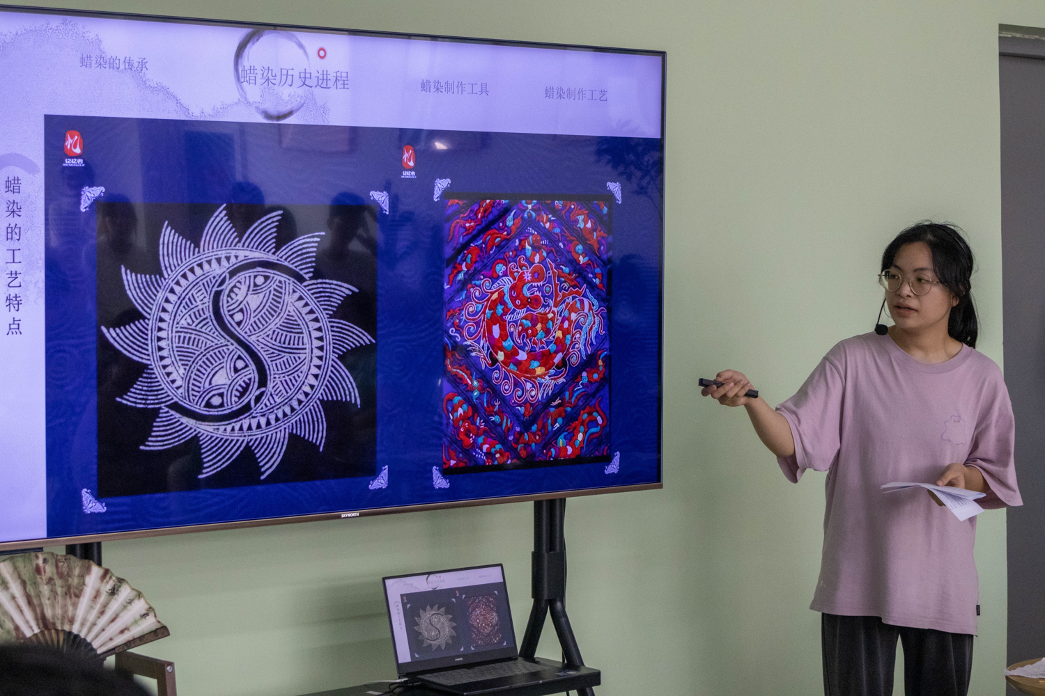 主讲人介绍相关知识（学通社记者 蒲河嘉 摄）