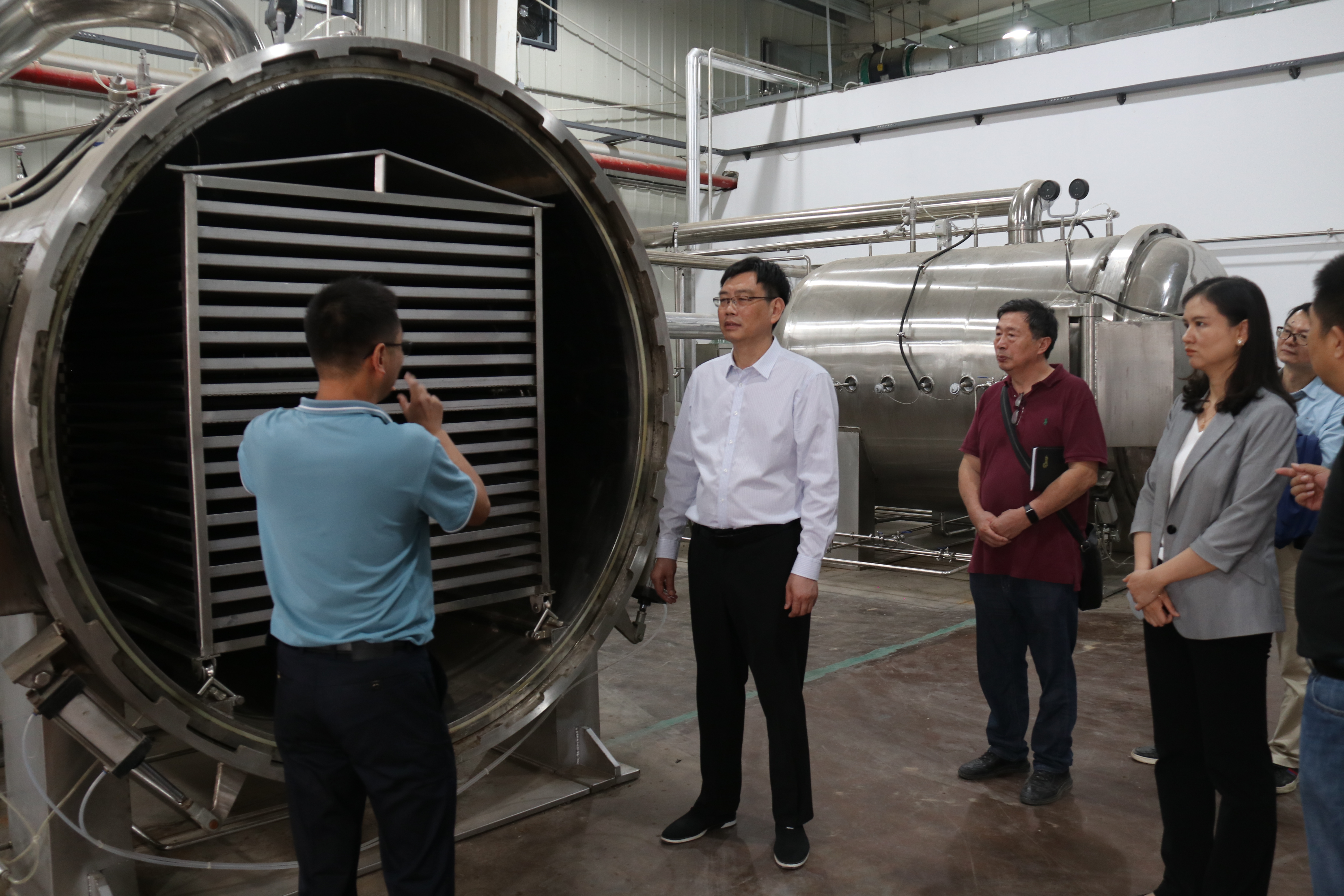 检查生科院发酵工程基地压力容器使用情况