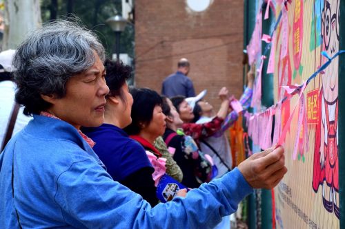 活动现场猜谜语