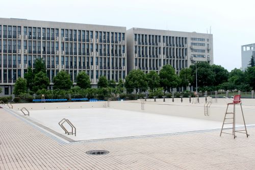 焕然一新的游泳池