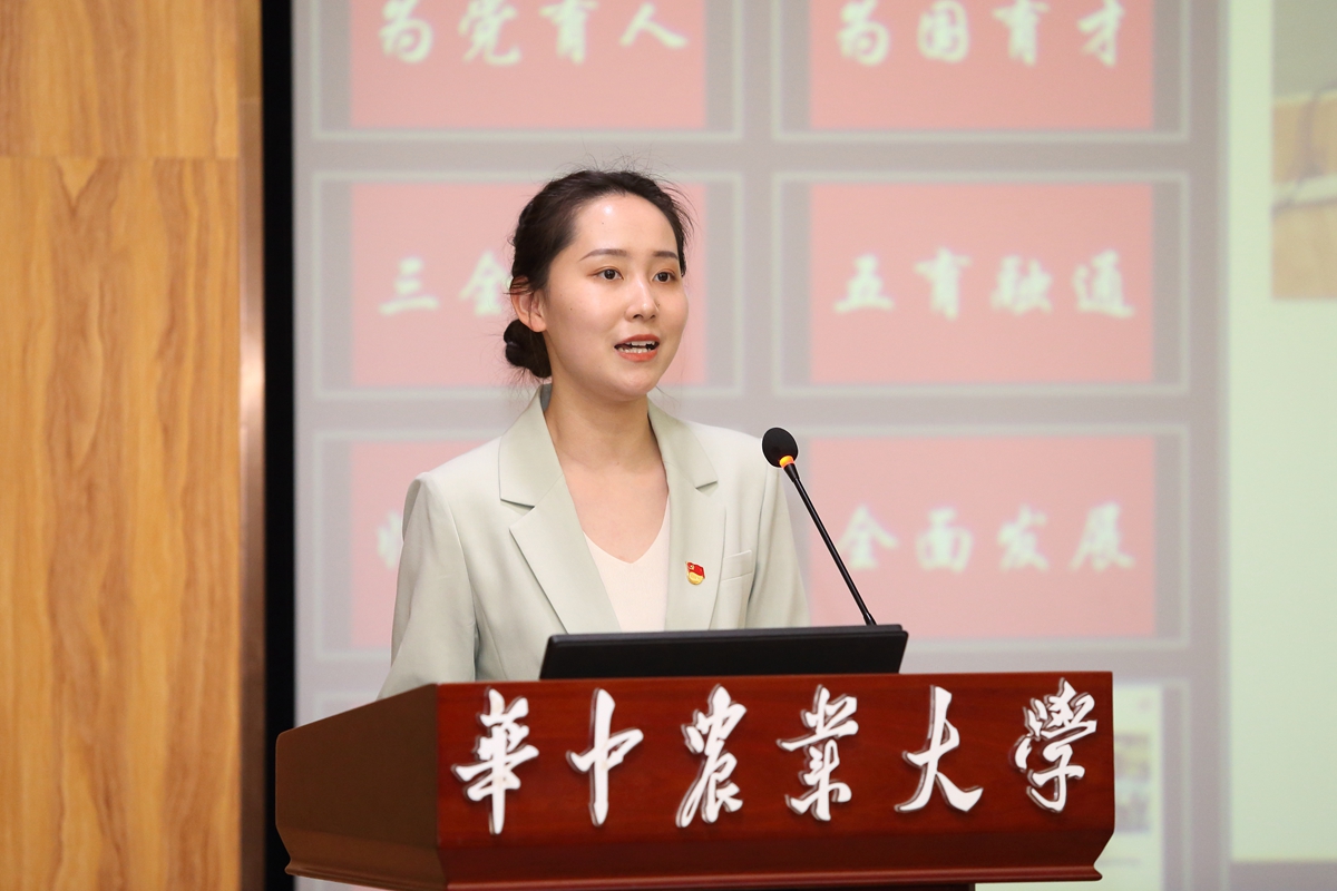 1200 生命科学技术学院周诚晨老师作分享(通讯员 侯国涛 摄)