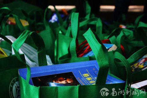 同学们捐赠的书