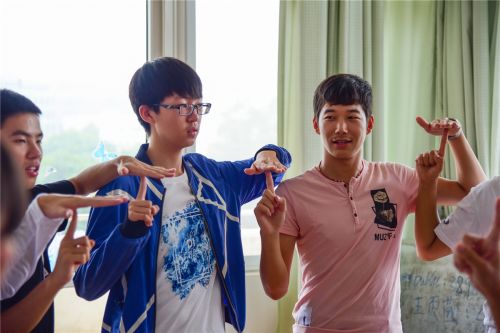 同学们按照学长所说的去做