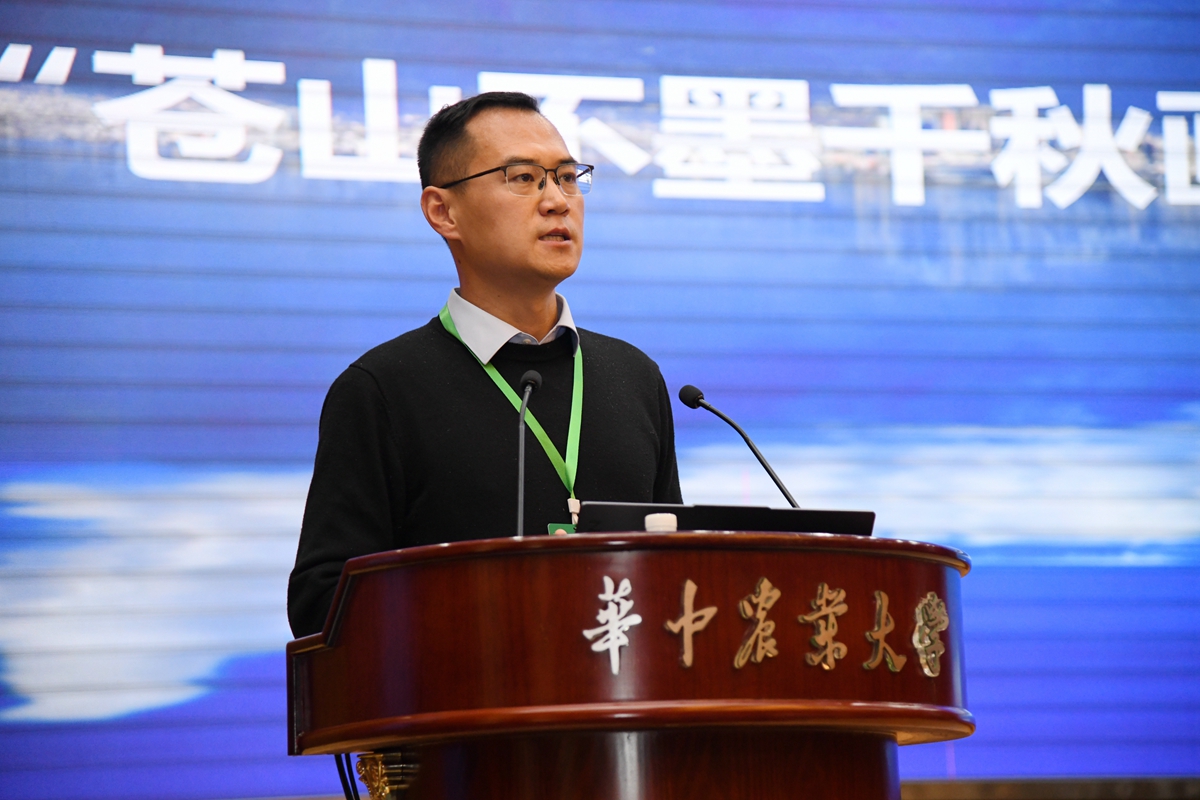 9 中国农业大学资源与环境学院丛汶峰教授作主题报告（徐行 摄）