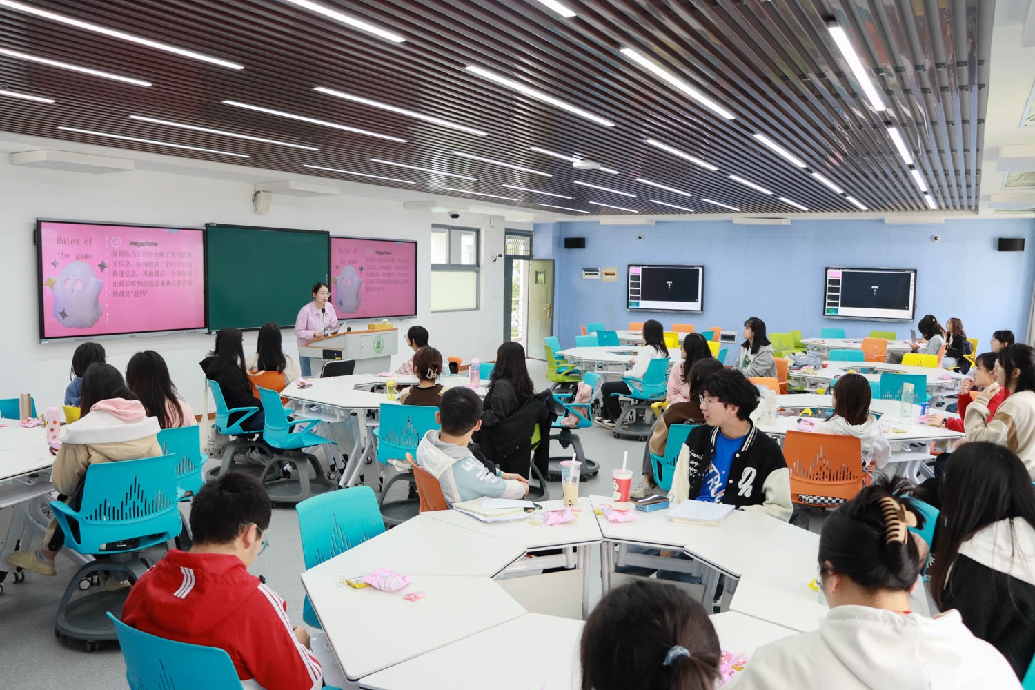 悦赏西方文学活动现场(学通社记者 姬心怡 摄)