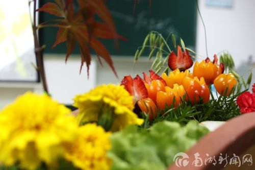 被雕刻成花朵一样的圣女果