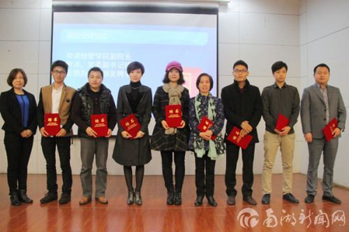 向企业家发放导师聘书