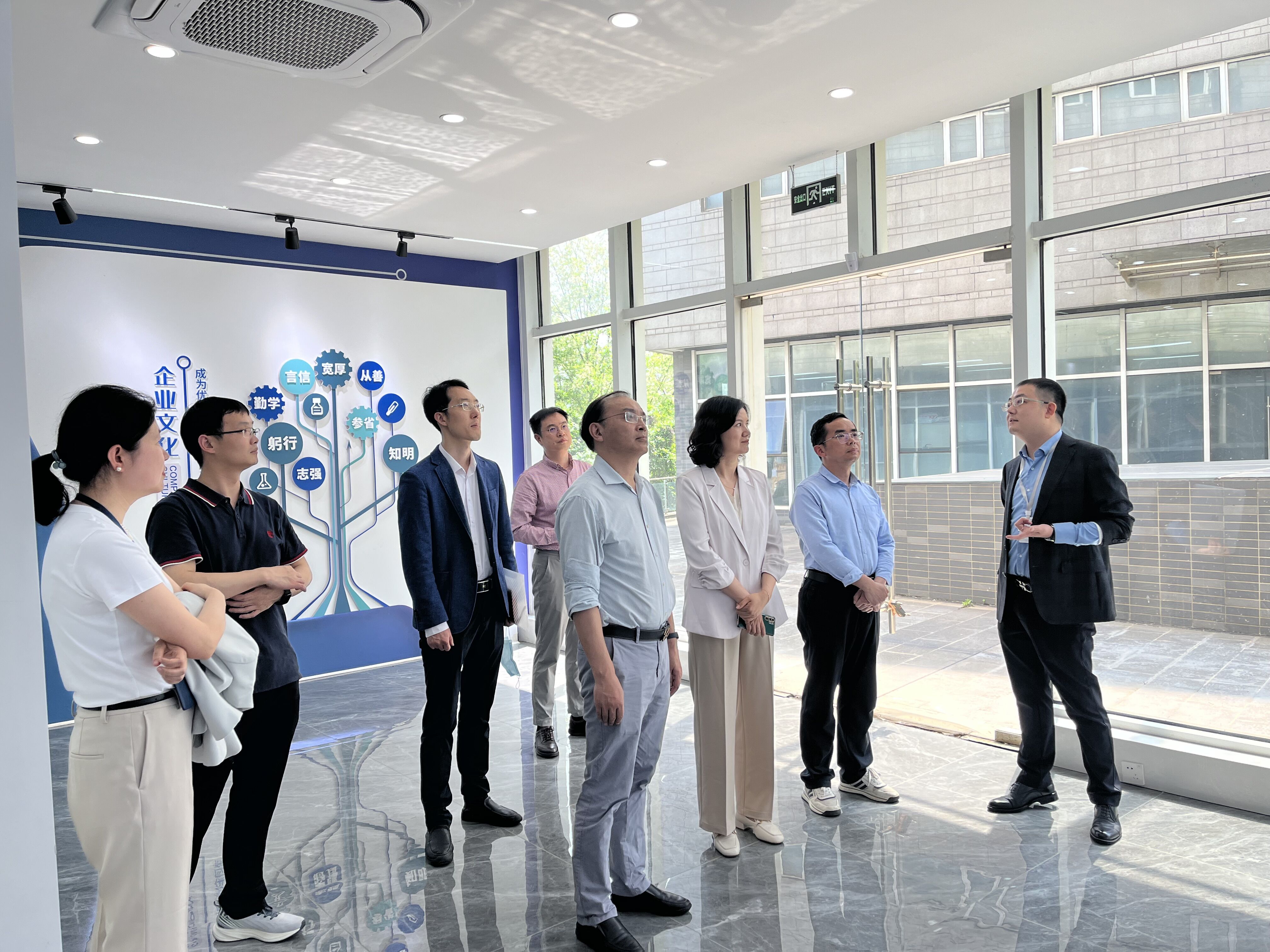 生命科学技术学院走访武汉爱基百克生物科技有限公司（通讯员 刘莉 供图）