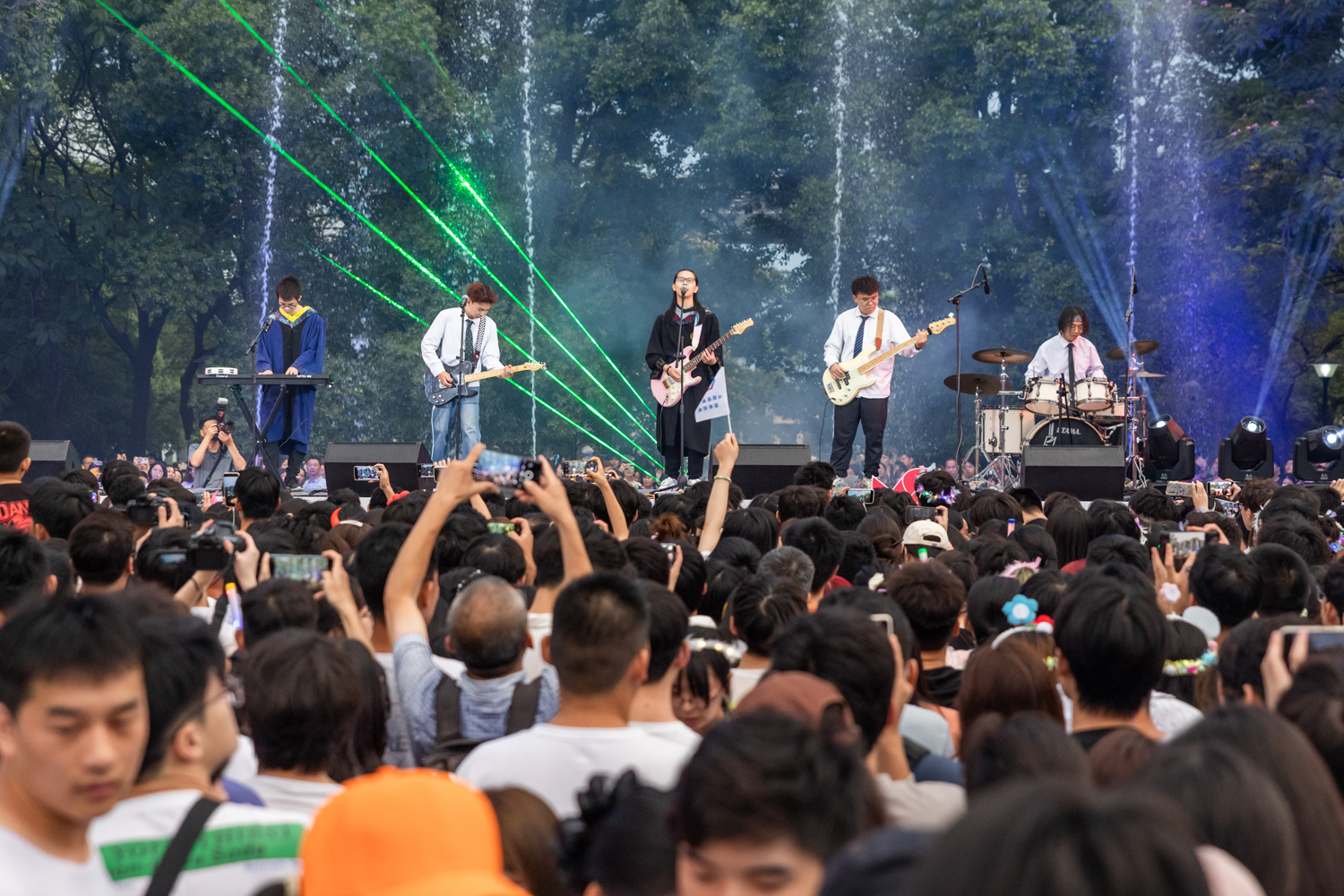柏林以东乐队表演节目（学通社记者 周全 摄）