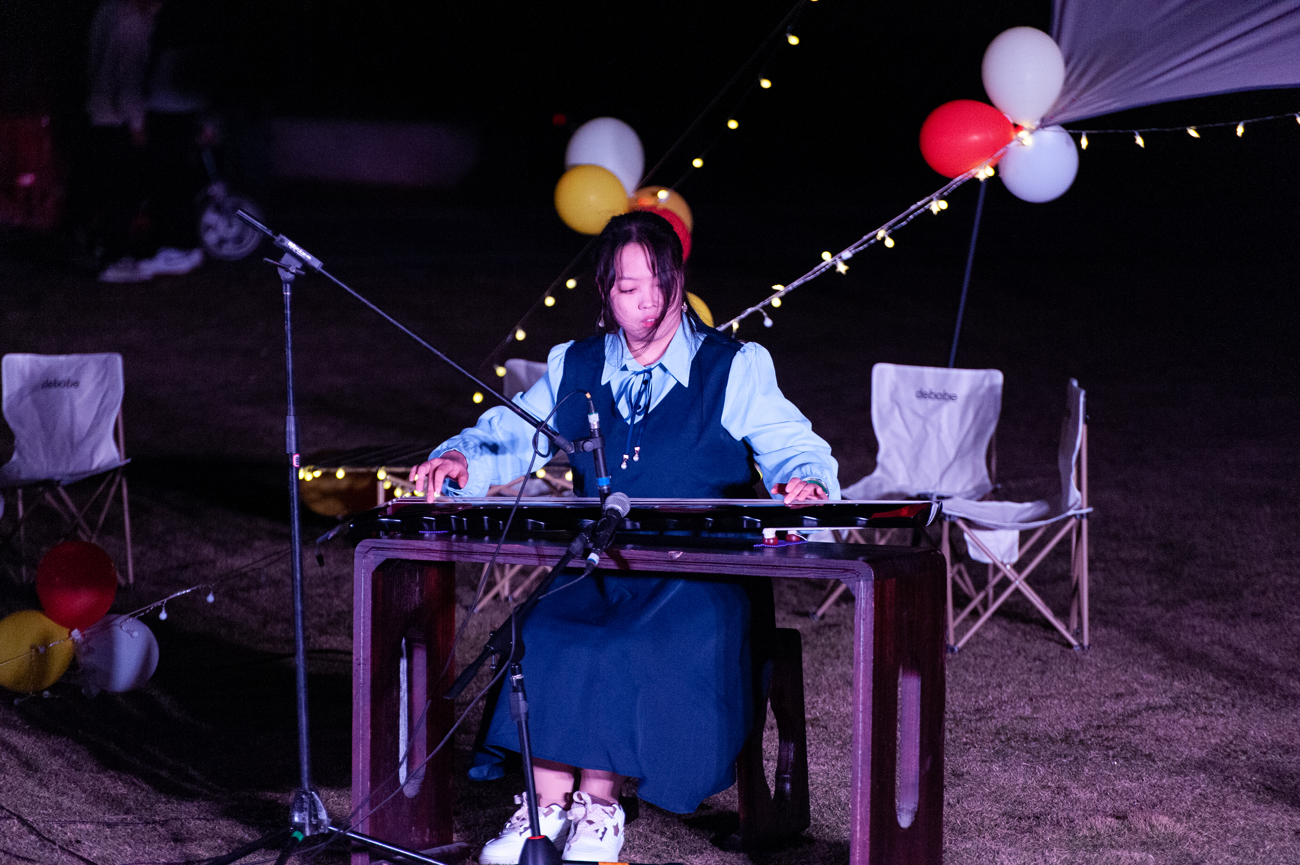 徐小雯古琴演奏《酒狂》(记者 李果 摄)
