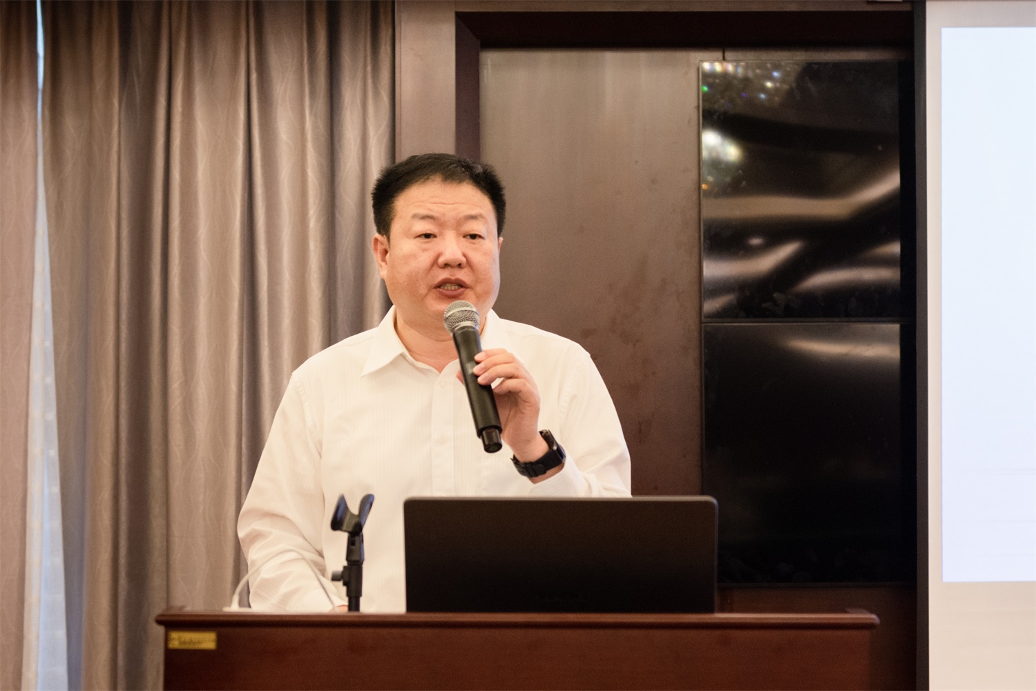 湖北省生态环境厅科合处处长张忠华致辞