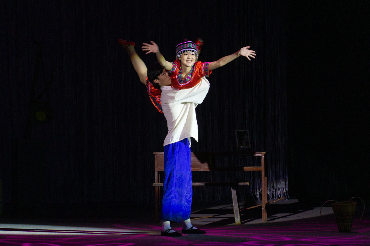 凤儿与许文澜（学通社记者 吴奕彤 摄）