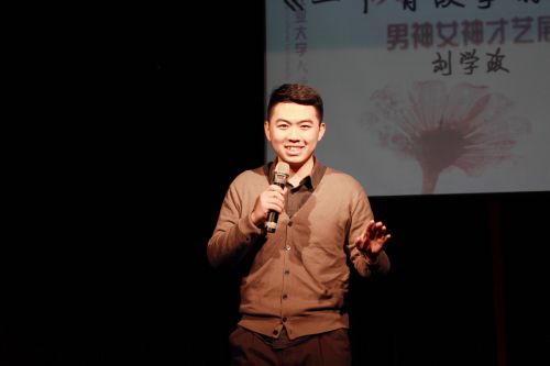 参赛选手讲述参赛经历.（韩叙）