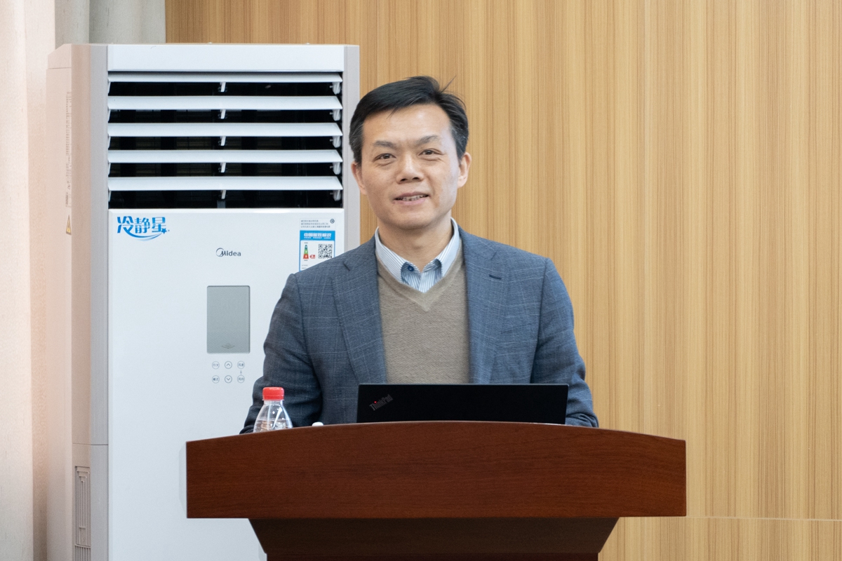 主讲人谭文峰发言(学通社记者 谢焱 摄)