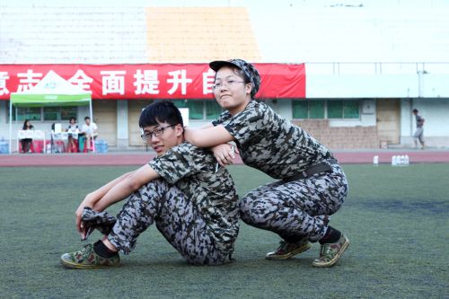 “哥哥是我的保护伞”