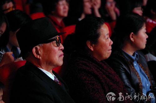 传统京剧是老年朋友们的最爱