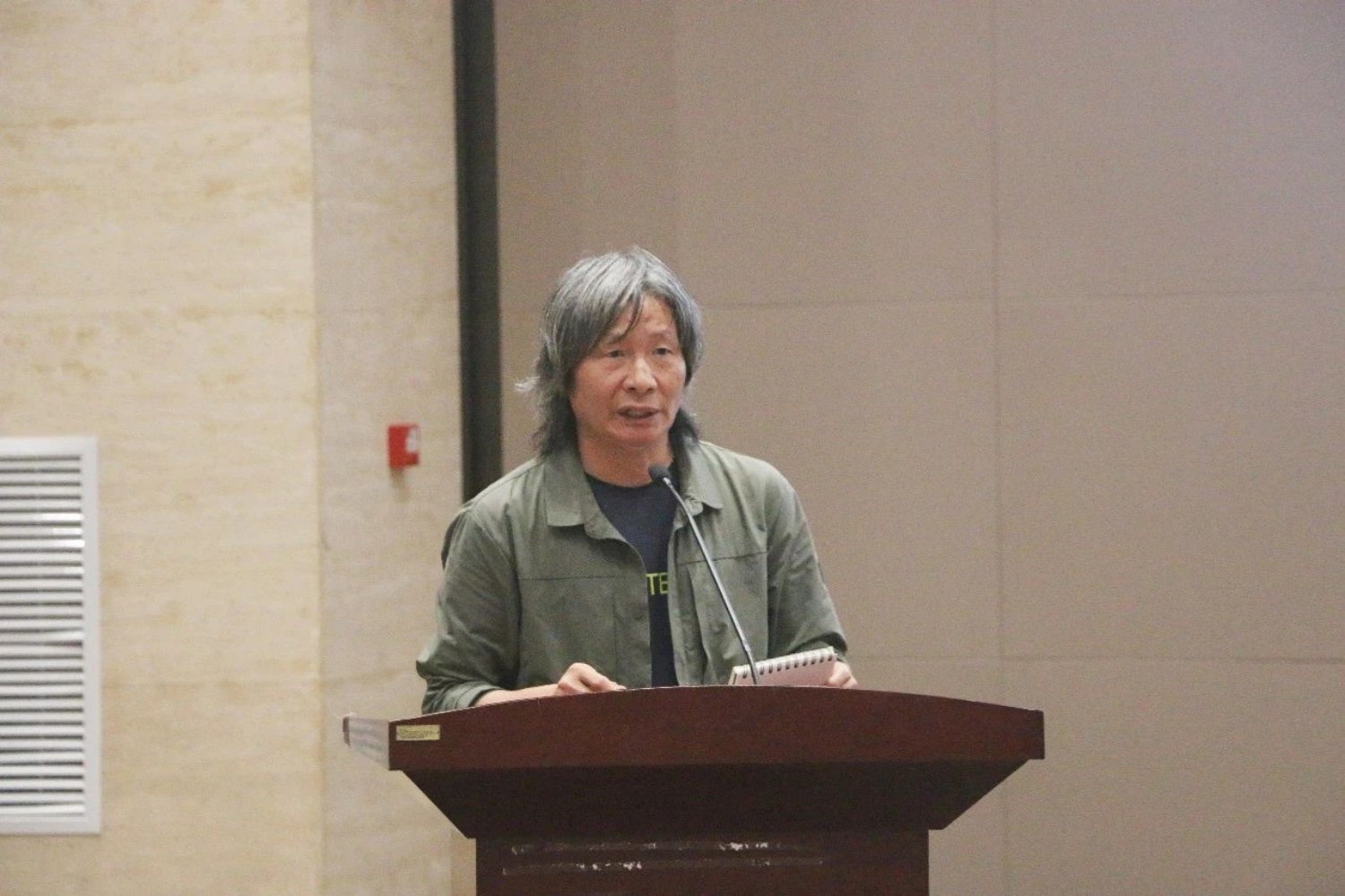 姚崇怀教授在“花园的乐趣”专题分享会上讲话(王媛媛 摄)