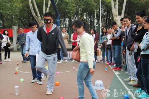 抹黑大战地雷阵