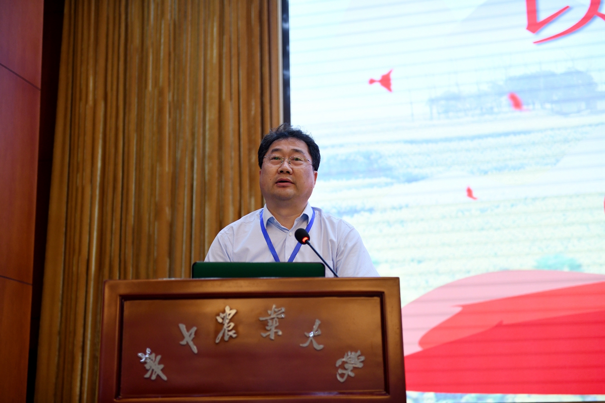 刘克雄作汇报(记者 徐行 摄)