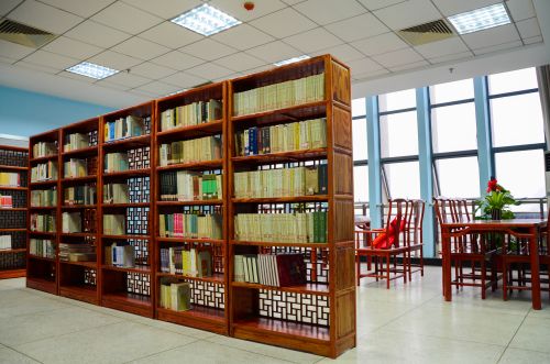 ”涵雅书舍“国学阅览室　吕岩