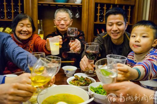 年年团年饭,杯杯新气象