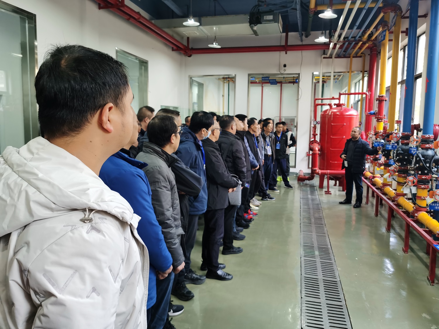 实地参观武汉市消防培训中心（陈丽 摄）